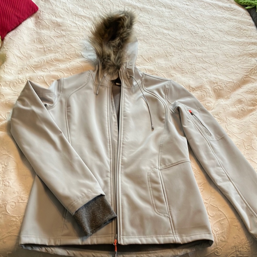 Silver/gray Mondetta jacket